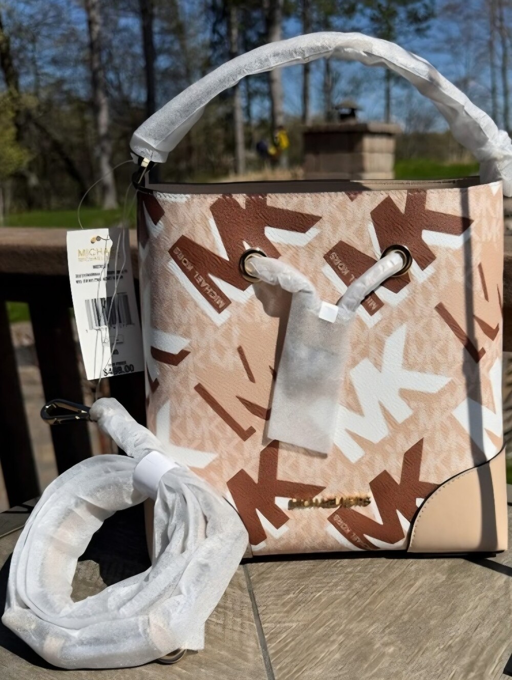 Michael Kors bucket bag mercer medium drawstring messager bag buff multi purse - Picture 6 of 8